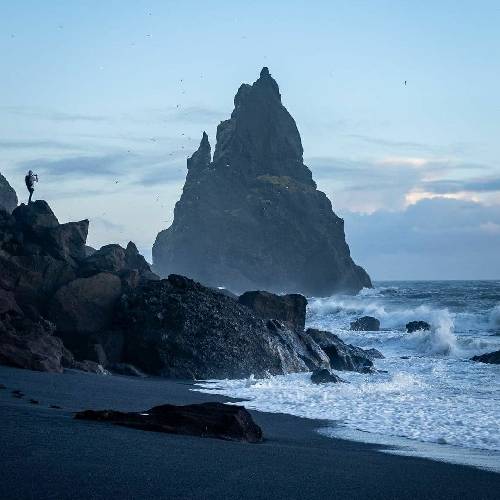 میخوام کنار هم پیر شیم بمیریم کی آخه برات مثه من از جون میخوادت